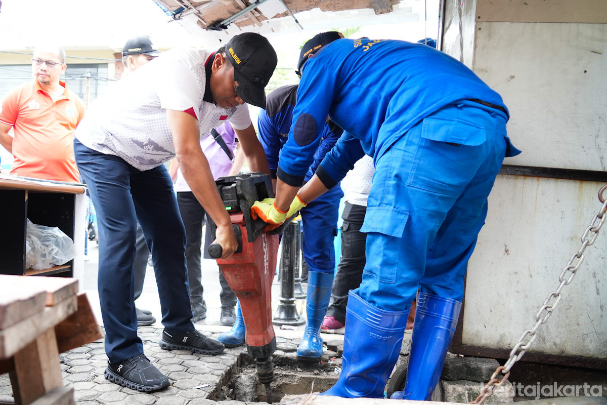 Munjirin pimpin kerja bakti di Rawamangun