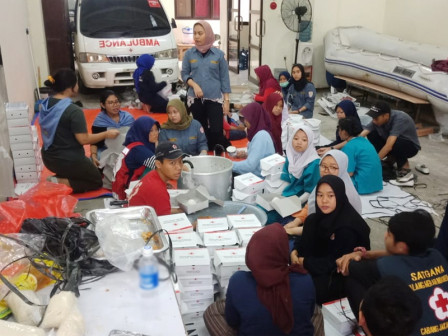        PMI Jaksel Distribusikan 1450 Nasi Kotak Untuk Wilayah Terdampak Banjir