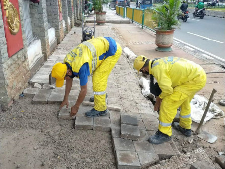 Perbaikan Trotoar Amblas di Jalan Kramat Kwitang Telah Rampung