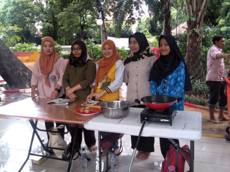  40 Ibu Kelurahan Pegangsaan Ikuti Pelatihan Pengembangan Kewirausahaan Terpadu Komoditi Kuliner 
