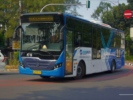 transjakarta shuttle bus kp. Melayu