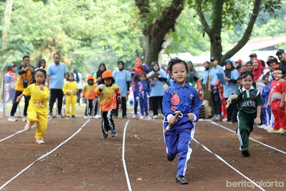 Peserta lomba cabang olahraga atletik