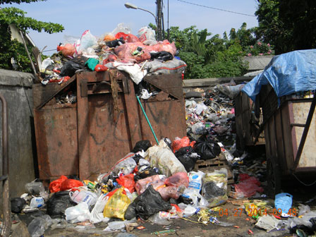 sampah sisa banjir