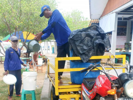 Ketersediaan Air Bersih Sarana Cuci Tangan di Pulau Untung Jawa Rutin Dicek 