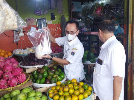 Puluhan Personel Gabungan Lakukan Pengawasan Pangan di Enam Pasar Tradisional 