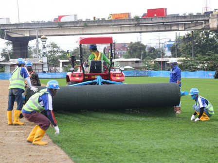  Lapangan Latih JIS Diuji Coba Pemasangan Rumput Hybrid 