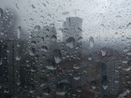 Siang Hari Sebagian Wilayah Jakarta Diguyur Hujan