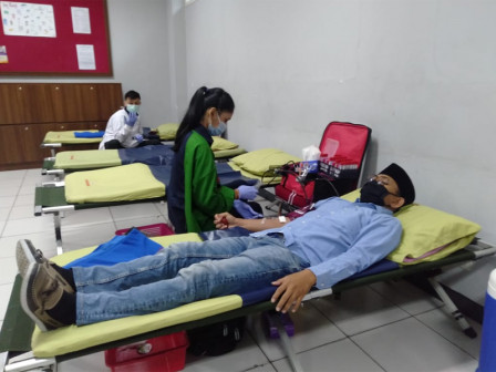 Isnawa Tinjau Kegiatan Donor Darah di Sekolah Bakti Mulya 400