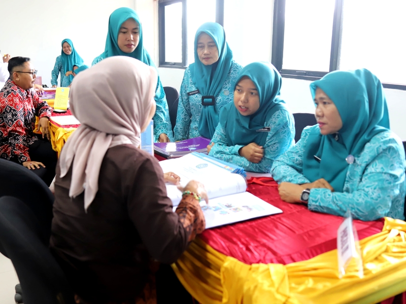 Tim Verlap Lomba 10 Program Pokok PKK DKI Sambangi Kepulauan Seribu