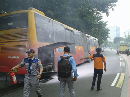  Mesin Bus Transjakarta Terbakar di Kemayoran