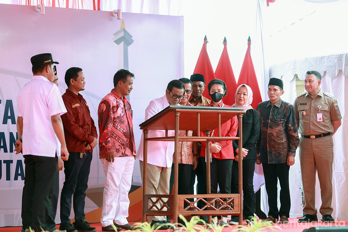 Gubernur Resmikan Kampung Tanah Harapan di Jakarta Utara, Selasa (18/11)