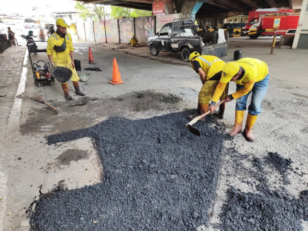 Perbaikan 4 Titik Jalan Berlubang Di Jalan Warakas VI Rampung