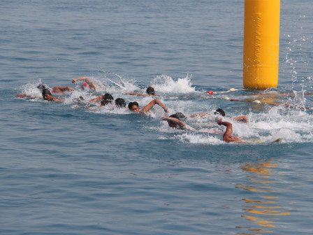 Warga Antusias Mendaftar Lomba Renang Pra PON XX di Pulau Pramuka