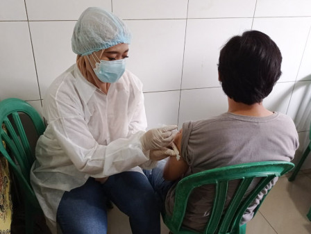 150 Warga Sasaran Mendapatkan Vaksinasi di Kantor RW 03 Kelurahan Lagoa