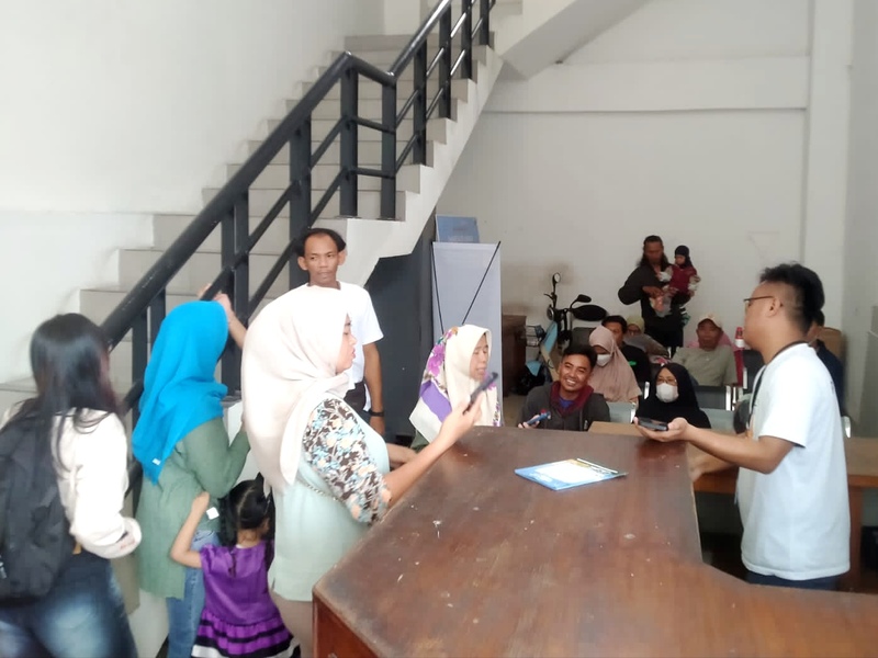 Warga Mengantri Verifikasi Mudik Gratis di Sudinhub Jaktim