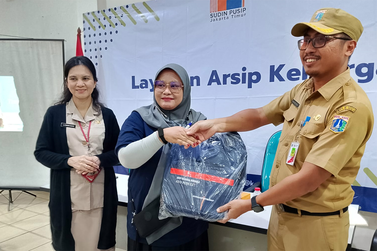 Warga nikmati layanan arsip keluarga di Rawa Terate