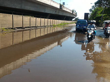  Jalan Cacing Jakut Masih Tergenang Setinggi 20 Sentimeter 