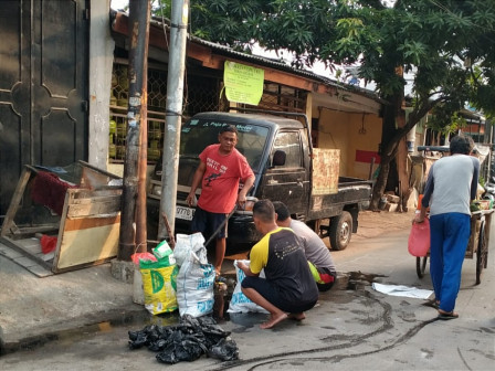 Kerjabakti Warga di Kelurahan Cengtim