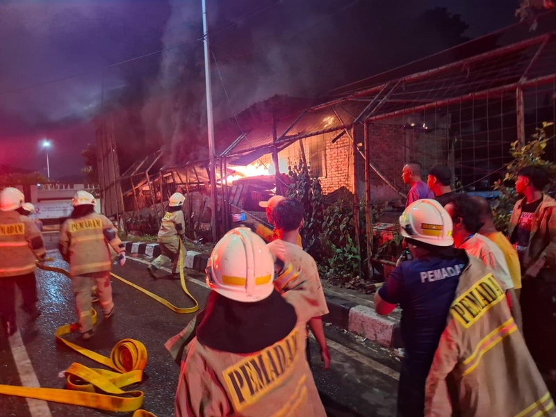 Korsleting Listrik Diduga Picu Kebakaran di Jalan Rawa Indah