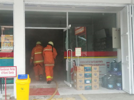 Kebakaran Mini Market di Kramat Jati Dipadamkan Petugas