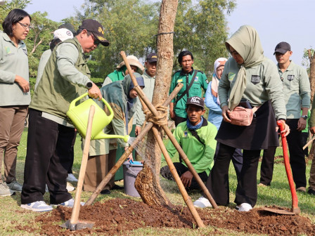Distamhut Tanam 150 Pohon di Lima Wilayah Secara Serentak