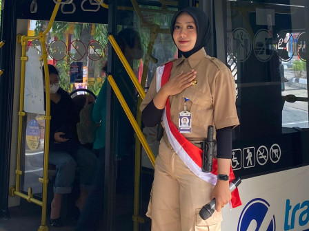 Pramusapa Transjakarta Tampil Beda di Hari Pahlawan