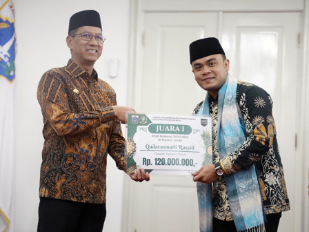  Pj Gubernur Serahkan Apresiasi Juara STQH Nasional ke-27 dan Ibadah Umroh 12 Marbot Masjid