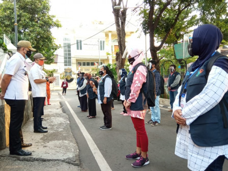 Camat Gambir Lepas 17 Petugas Sensus Penduduk di Kelurahan Cideng