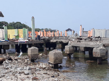 Bangunan Pujasera di Pulau Untung Jawa Dibongkar