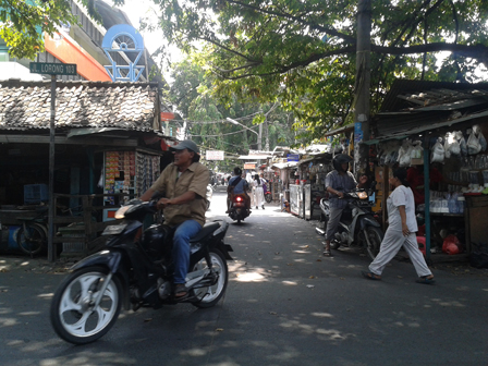 Jalan Lorong 103 Dikuasai PKL