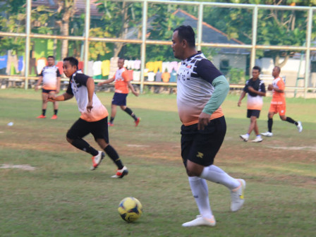 PPSU Pulau Panggang dan Satpol PP Kepulauan Seribu Utara Gelar Pertandingan Persahabatan Sepakbola 
