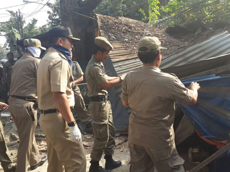 Pedagang Filing Cabinet di Jl AM Sangaji Direlokasi