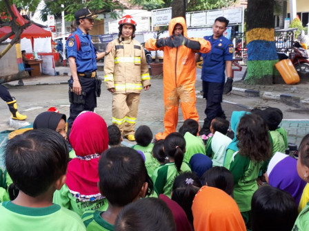 Murid TK Pulau Tidung Diedukasi Penanganan Kebakaran