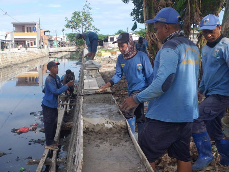 Pembangunan Turap Kali Apuran Centim Capai 80 Persen