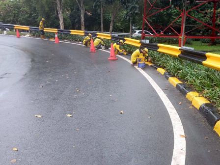 Dinas Bina Marga Lakukan Pengecatan di Kasan FO Taman Ria Senayan