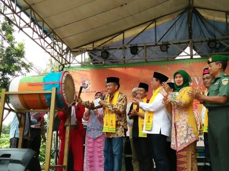 Wali Kota Jaktim Buka Festival Cipayung