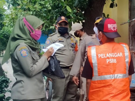  Dua Pelanggar Prokes Penggunaan Masker di Pulau Kelapa Disanksi 