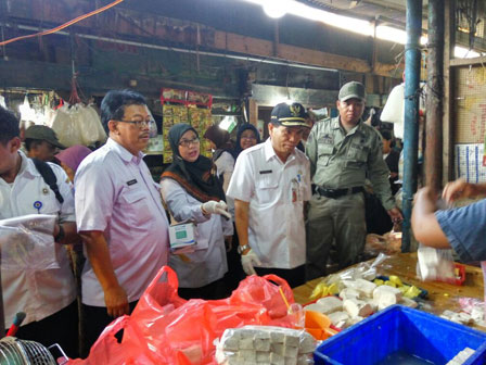 Pemkot Jakpus Cek Makanan di Pasar Tradisional di Kemayoran