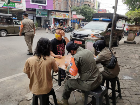  28 Warga Terjaring Operasi Tertib Masker di Jalan Kramat Sentiong 