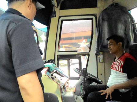 Uji Kelaikan Bus AKAP Dilakukan di Terminal Kampung Rambutan