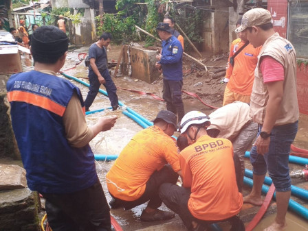 50 Personel Gelar Kerja Bakti Bersih Lingkungan di Pejaten Timur 