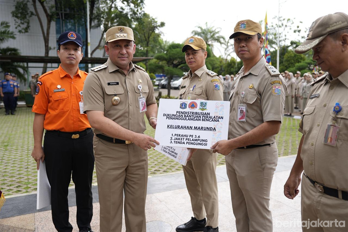Wali Kota Hendra serahkan bantuan hibah BPBD