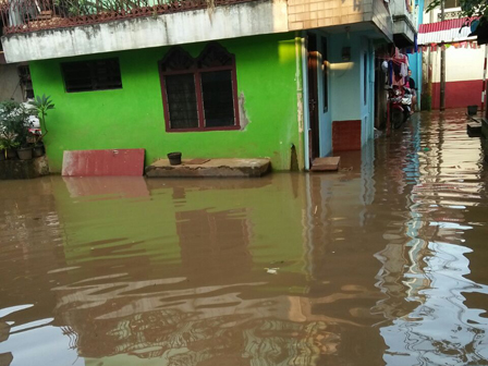 Permukiman di 2 RW Cipinang Melayu Tergenang