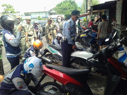 47 Kendaraan Bermotor di KBU Terjaring Operasi Tertib Trotoar