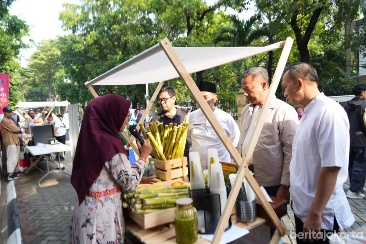 Bazar UMKM bertajuk Pasar Tumbuh di halaman Kantor Wali Kota Jaktim