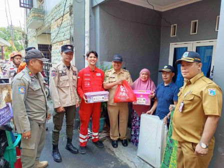 PMI Jaktim Berikan Bantuan Penyintas Kebakaran di Makasar