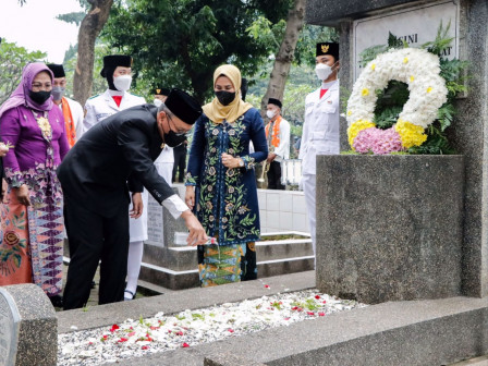 Pemkot Jakpus Ziarah ke Makam MH Thamrin dan Ismail Marzuki