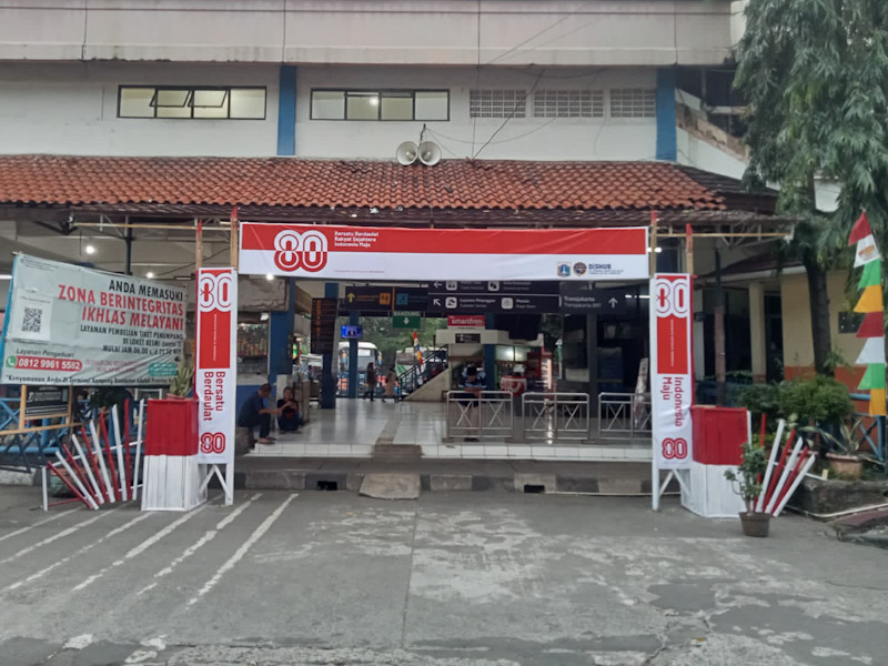 Jelang HUT RI ke 80, Terminal Bus Kampung Rambutan Bersolek 