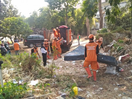 Kerja Bakti Diadakan di Kawasan Tempat Penampungan Kayu Pondok Pinang