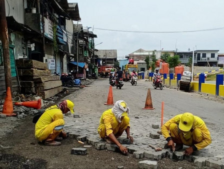 Perbaikan Jl Pelabuhan Kalibaru
